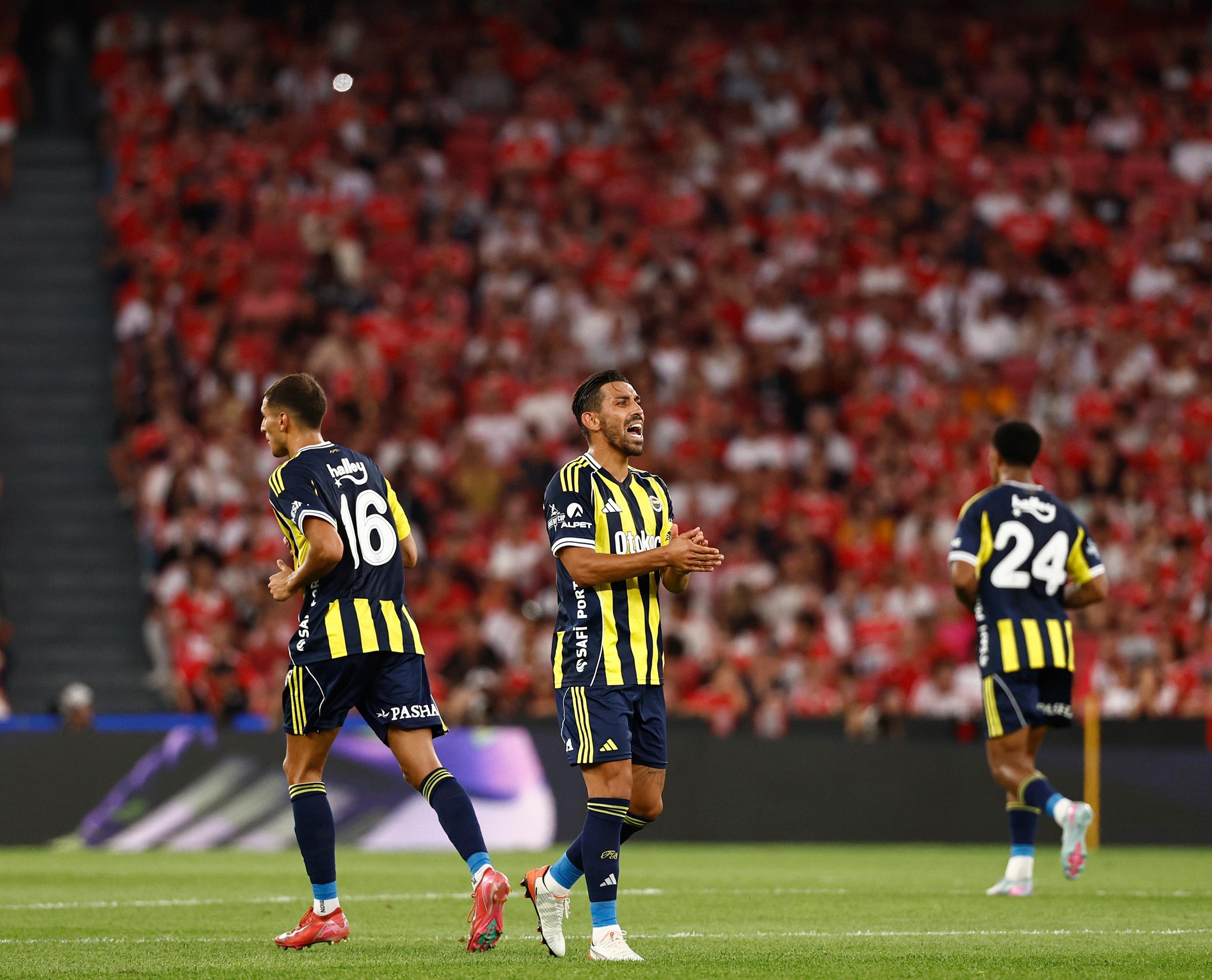 包含费耶诺德迎国王杯关键赛，今晚刷新队史纪录，底气十足，赛季目标并未改变的词条